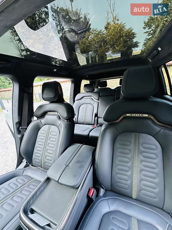 Позашляховик / Кросовер Rivian R1S 2024 в Чернівцях
