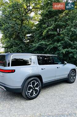 Позашляховик / Кросовер Rivian R1S 2024 в 