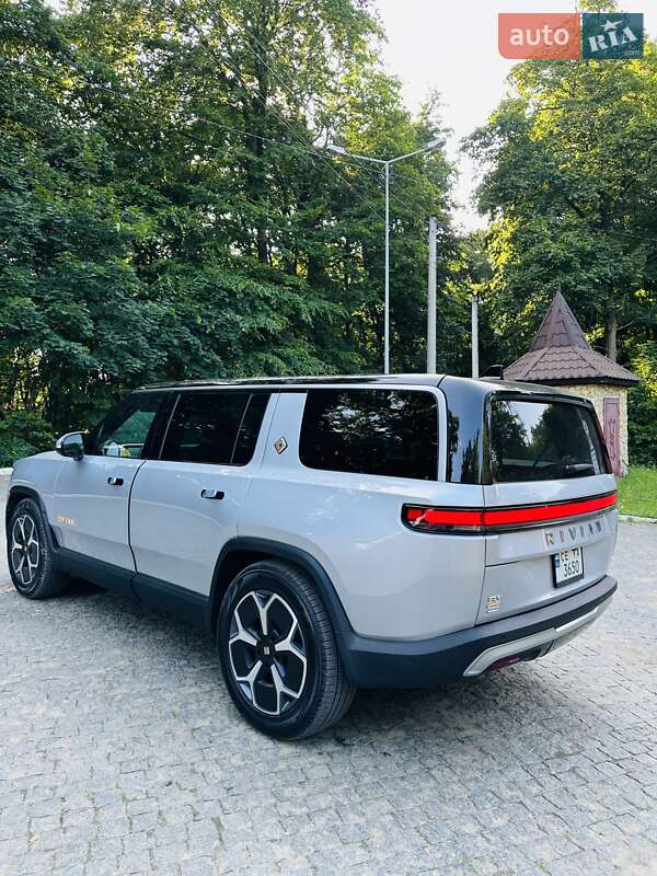 Позашляховик / Кросовер Rivian R1S 2024 в Чернівцях