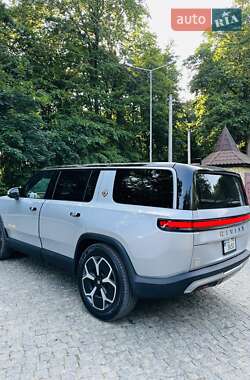 Позашляховик / Кросовер Rivian R1S 2024 в 