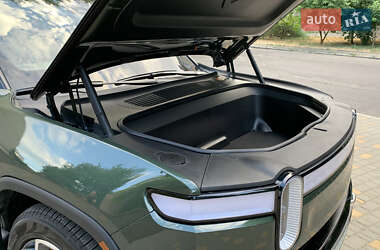 Позашляховик / Кросовер Rivian R1S 2023 в 