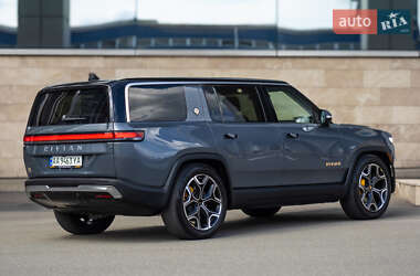 Внедорожник / Кроссовер Rivian R1S 2023 в 