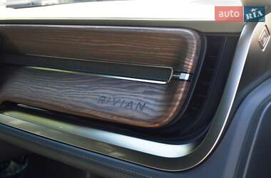 Позашляховик / Кросовер Rivian R1S 2023 в 