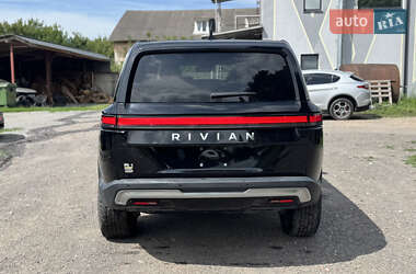 Позашляховик / Кросовер Rivian R1S 2023 в 