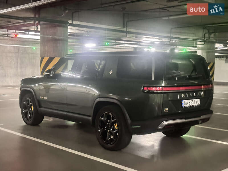 Rivian R1S 2023