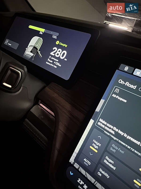 Внедорожник / Кроссовер Rivian R1S 2023 в Киеве