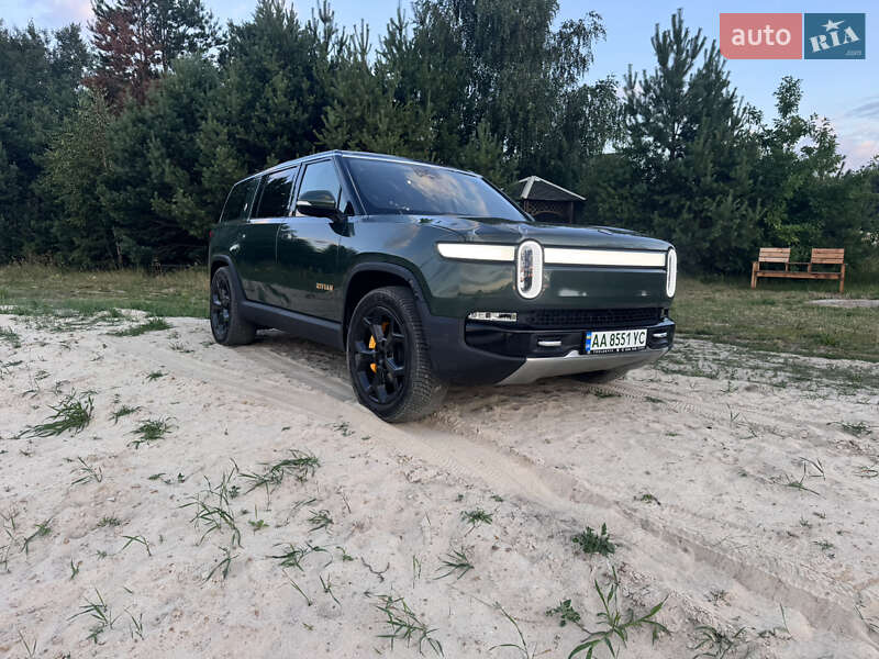 Rivian R1S 2023