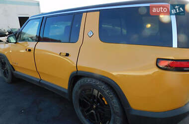 Позашляховик / Кросовер Rivian R1S 2023 в 