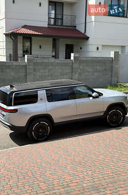 Внедорожник / Кроссовер Rivian R1S 2025 в 