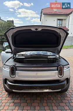 Внедорожник / Кроссовер Rivian R1S 2025 в 