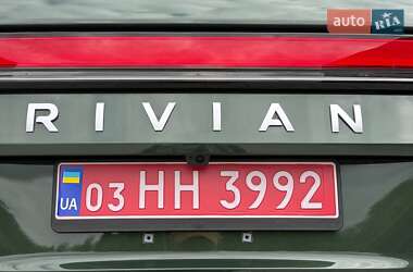 Позашляховик / Кросовер Rivian R1S 2023 в 