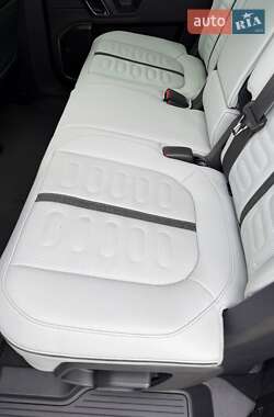 Позашляховик / Кросовер Rivian R1S 2023 в 