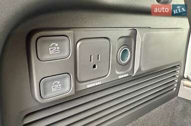 Позашляховик / Кросовер Rivian R1S 2023 в 