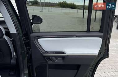 Позашляховик / Кросовер Rivian R1S 2023 в 