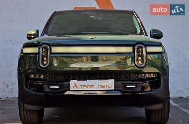 Позашляховик / Кросовер Rivian R1S 2023 в 