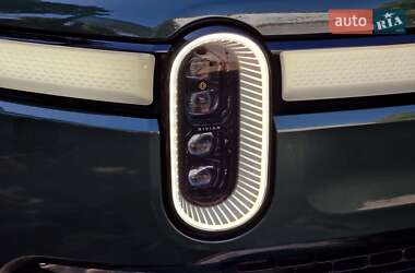 Позашляховик / Кросовер Rivian R1S 2023 в 