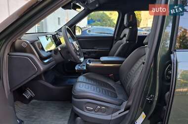 Позашляховик / Кросовер Rivian R1S 2023 в 