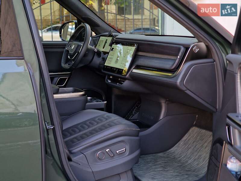 Внедорожник / Кроссовер Rivian R1S 2023 в Одессе