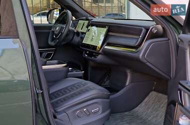 Позашляховик / Кросовер Rivian R1S 2023 в 