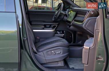 Позашляховик / Кросовер Rivian R1S 2023 в 