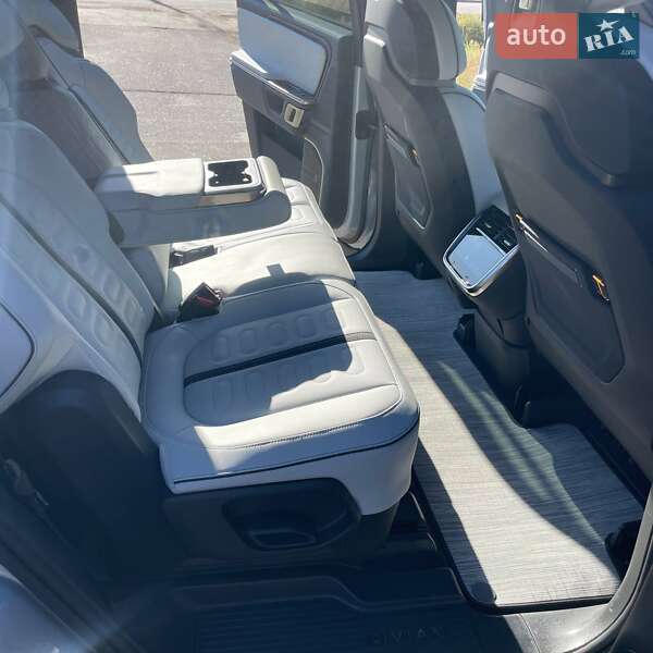 Позашляховик / Кросовер Rivian R1S 2023 в Києві фото 39 Позашляховик / Кросовер Rivian R1S 2023 в Києві