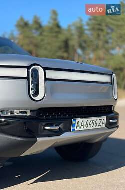 Позашляховик / Кросовер Rivian R1S 2023 в 