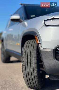 Позашляховик / Кросовер Rivian R1S 2023 в 
