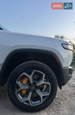 Позашляховик / Кросовер Rivian R1S 2024 в 