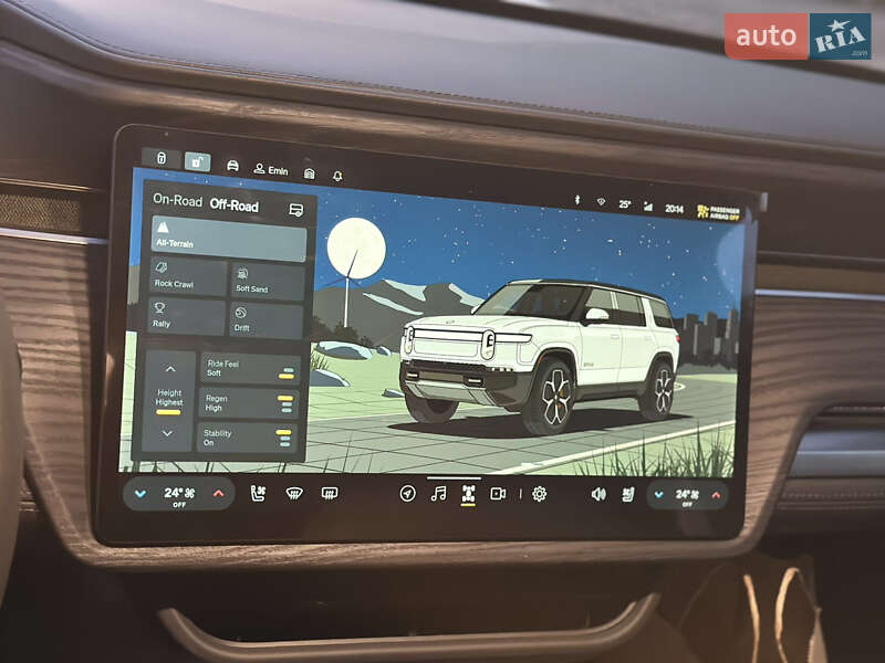 Внедорожник / Кроссовер Rivian R1S 2024 в Киеве