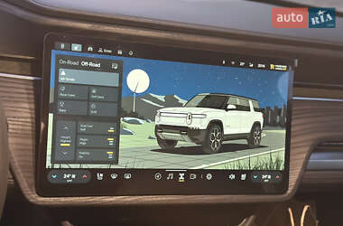 Позашляховик / Кросовер Rivian R1S 2024 в 