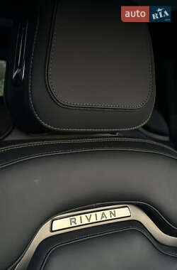 Позашляховик / Кросовер Rivian R1S 2024 в 