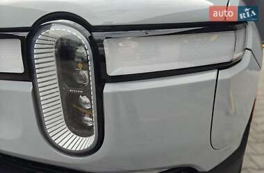 Позашляховик / Кросовер Rivian R1S 2023 в 