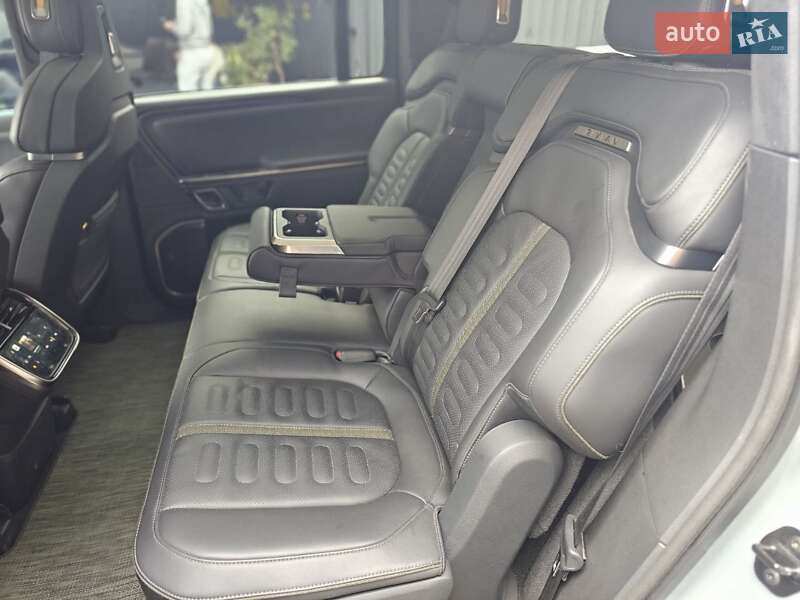 Внедорожник / Кроссовер Rivian R1S 2023 в Киеве