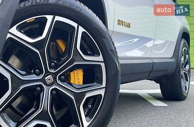 Внедорожник / Кроссовер Rivian R1S 2022 в 
