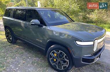 Внедорожник / Кроссовер Rivian R1S 2022 в 