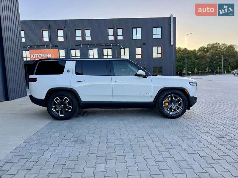 Позашляховик / Кросовер Rivian R1S 2023 в Дубні