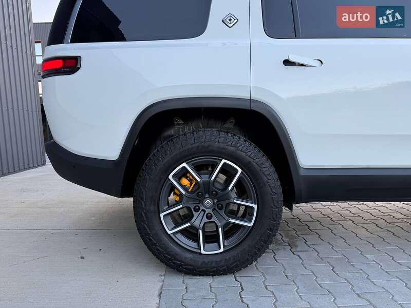 Позашляховик / Кросовер Rivian R1S 2023 в Дубні