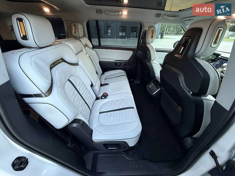 Позашляховик / Кросовер Rivian R1S 2023 в Дубні