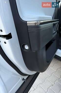 Внедорожник / Кроссовер Rivian R1S 2023 в 