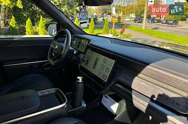 Позашляховик / Кросовер Rivian R1S 2022 в 