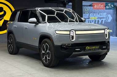 Внедорожник / Кроссовер Rivian R1S 2024 в Черновцах