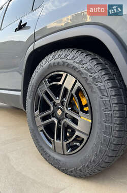 Позашляховик / Кросовер Rivian R1S 2023 в 