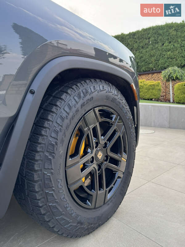 Внедорожник / Кроссовер Rivian R1S 2023 в Киеве