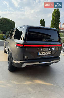 Позашляховик / Кросовер Rivian R1S 2023 в 