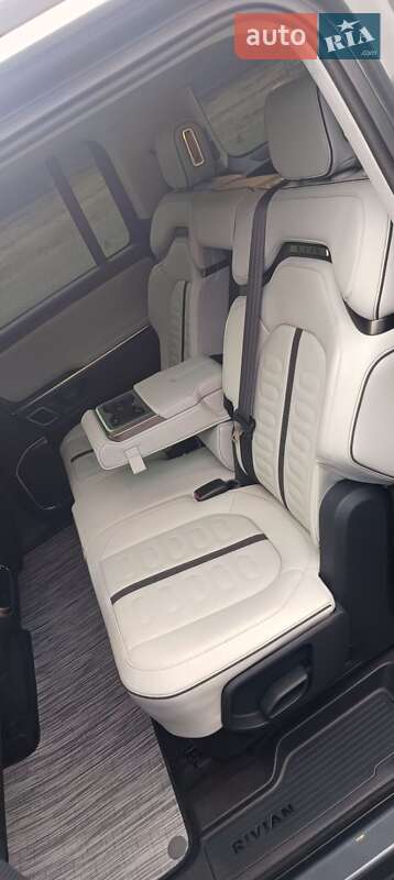 Внедорожник / Кроссовер Rivian R1S 2023 в Киеве фото 7 Внедорожник / Кроссовер Rivian R1S 2023 в Киеве