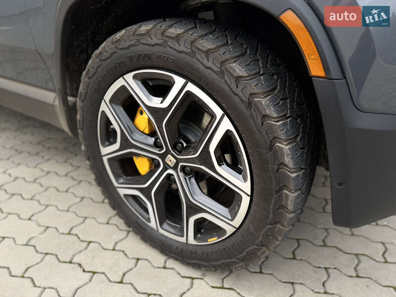 Позашляховик / Кросовер Rivian R1S 2022 в Костопілі