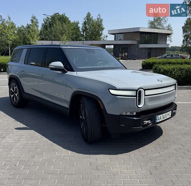 Позашляховик / Кросовер Rivian R1S 2023 в Бучі