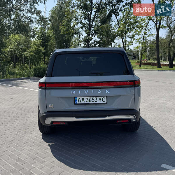 Позашляховик / Кросовер Rivian R1S 2023 в Бучі