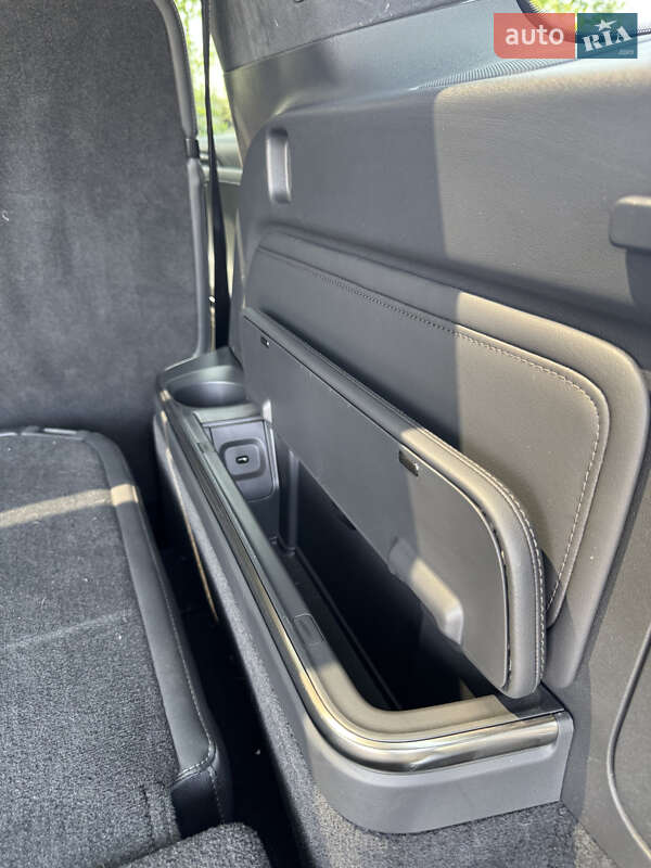 Позашляховик / Кросовер Rivian R1S 2023 в Бучі