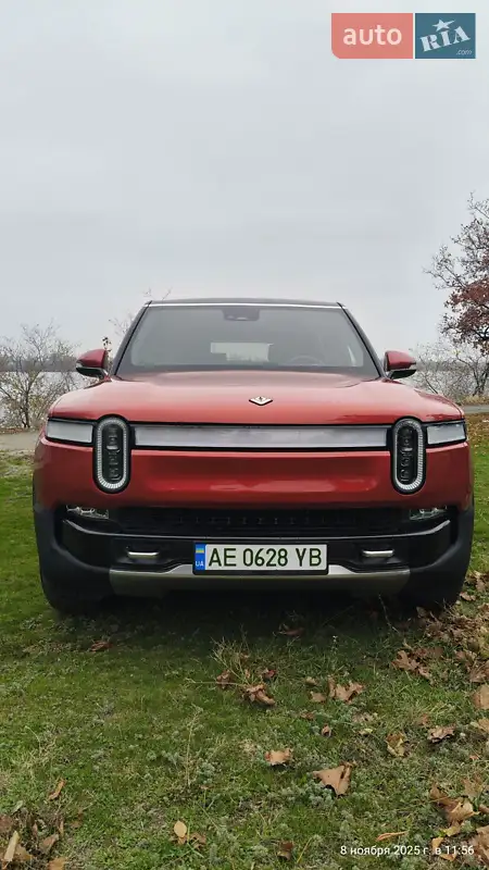 Rivian R1S